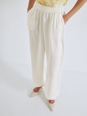 Wide leg trousers in off white