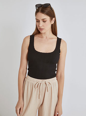 Top knitted in black