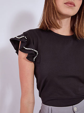 Top with pearls on sleeves in black