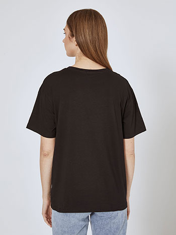 T-shirt με καρδιά σε μαύρο - Pose1