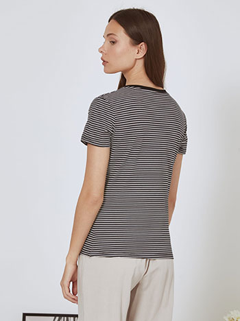 T-shirt ριγέ σε μαύρο - Pose1