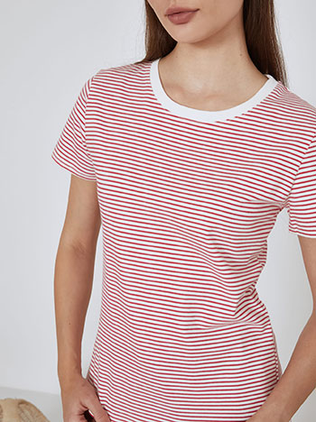 T-shirt striped in red - Pose4
