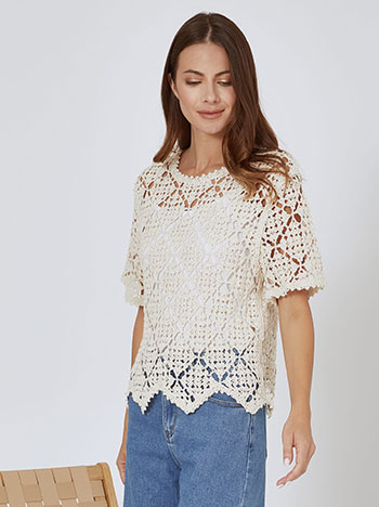 Top in crochet knit with pearls in light beige