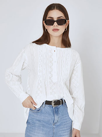 Top with broderie details and pleats in white