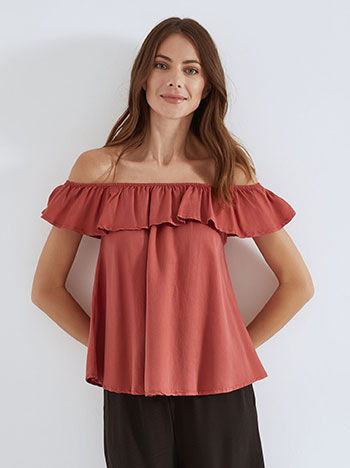 Top off the shoulder in dark red