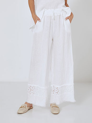 Wide leg trousers with raw hemline in white