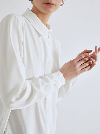 Πουκάμισο με κλασικό γιακά σε εκρού