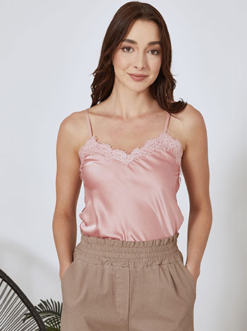 Lingerie με λεπτομέρειες δαντέλας σε σάπιο μήλο