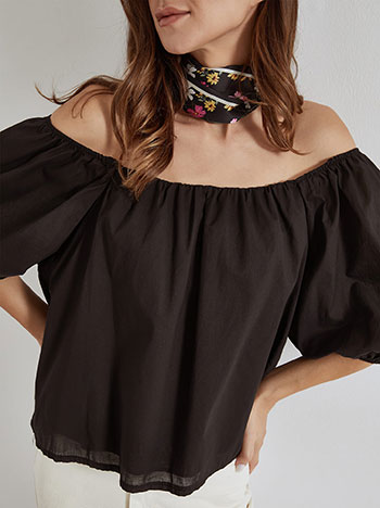 Top off the shoulder in black