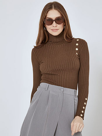 Turtleneck ribbed with decorative buttons in brown