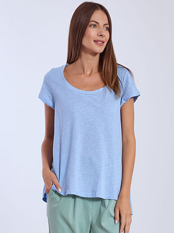 T-shirt με καμπύλη στο τελείωμα σε μπλε ανοιχτό