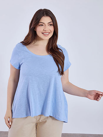 T-shirt με καμπύλη στο τελείωμα σε μπλε ανοιχτό