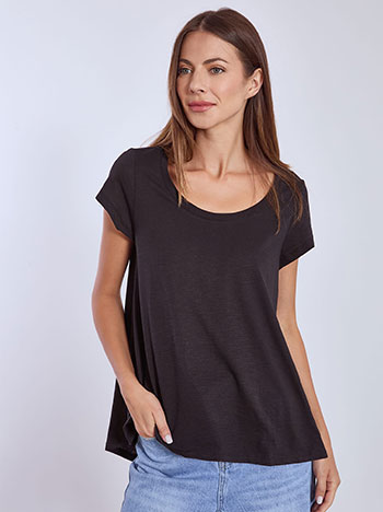 T-shirt with round hemline in black