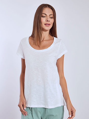 T-shirt με καμπύλη στο τελείωμα σε λευκό