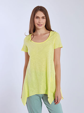 Top with asymmetric hemline in light yellow