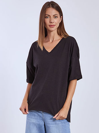 Top with rolled up sleeves in black