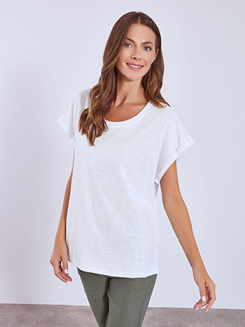 Top with rolled up sleeves in white