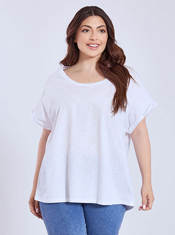 Top with rolled up sleeves in white