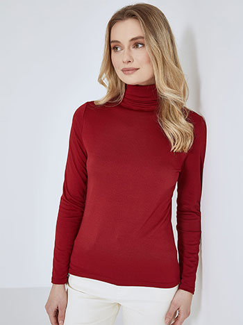 Turtleneck monochrome with fleece lining in wine red