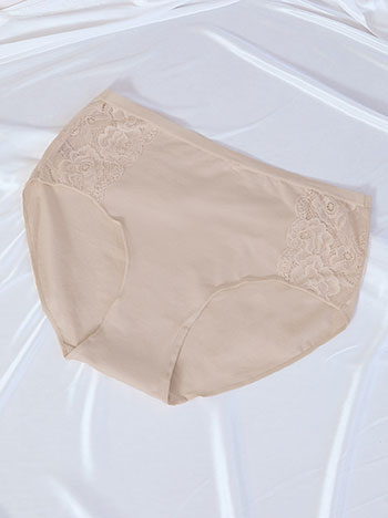 Brief with lace in beige