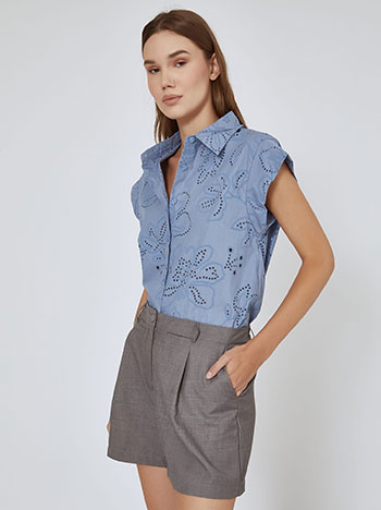 Shorts with pleats in grey