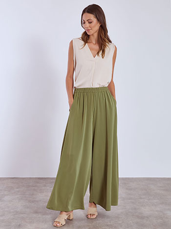 Wide leg trousers monochrome in olive green