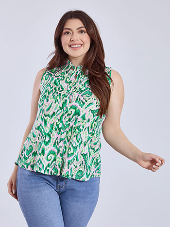 Shirt printed with point collar in green