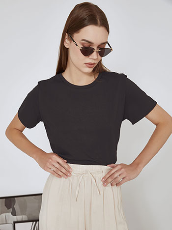 T-shirt με βαμβάκι σε μαύρο - Pose0