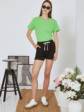 T-shirt with cotton in green - Pose3