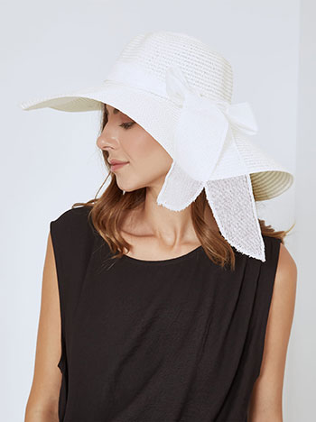 Straw hat with ribbon in white