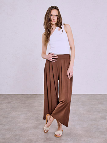 Wide leg trousers with pleats in brown