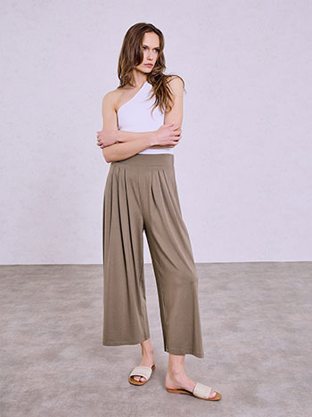 Wide leg trousers with pleats in light brown