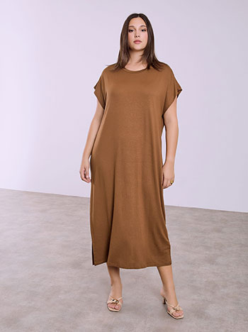 Dress maxi with side slit in camel