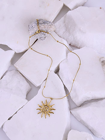 Necklace with sun pendant in gold