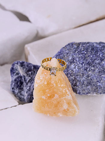 Ring with strass stone in gold