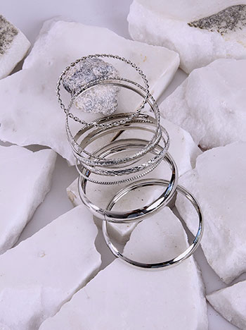 Σετ με 8 βραχιόλια cuff σε ασημί