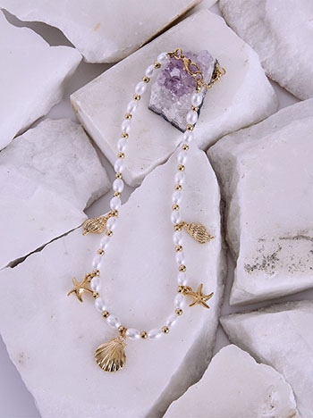 Necklace with pearls and shells in gold