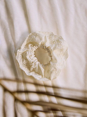 Broderie scrunchie in off white