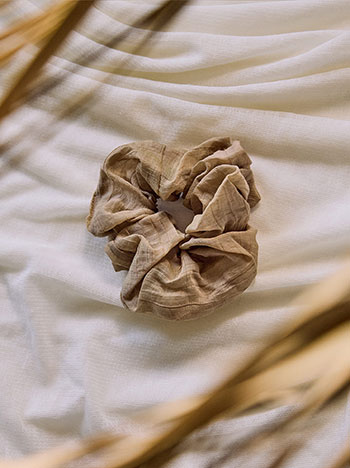 Wrinkle effect scrunchie in beige