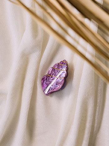 Seashell claw clip in purple