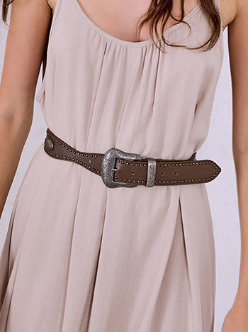 Belt with studs in brown