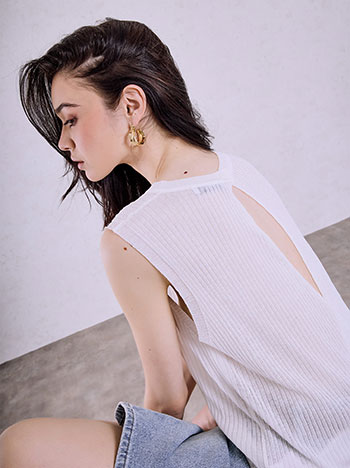 Τοπ ριπ με πίσω άνοιγμα σε λευκό