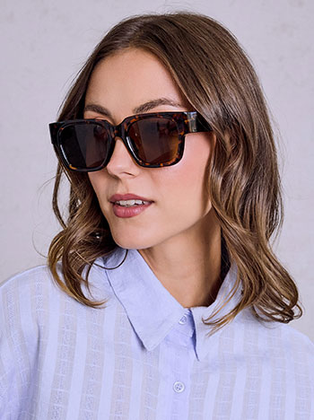 Γυαλιά ηλίου με κοκκάλινη όψη σε καφέ