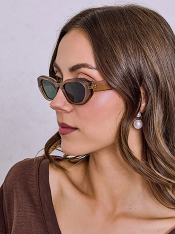 Sunglasses with acetate-look frame in light brown