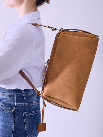 Shoulder bag with contrast textures in tobacco