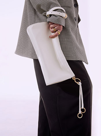 Τσάντα clutch με αποσπώμενο λουρί σε εκρού