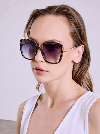 Γυαλιά ηλίου με μεταλλικούς βραχίονες σε μωβ