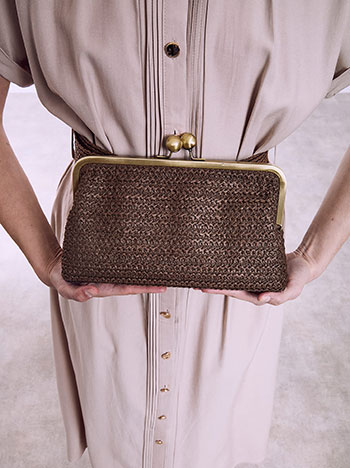 Τσάντα clutch ψάθινη σε καφέ