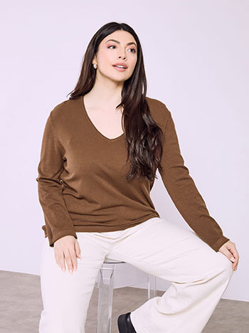 Sweater with raw details in brown