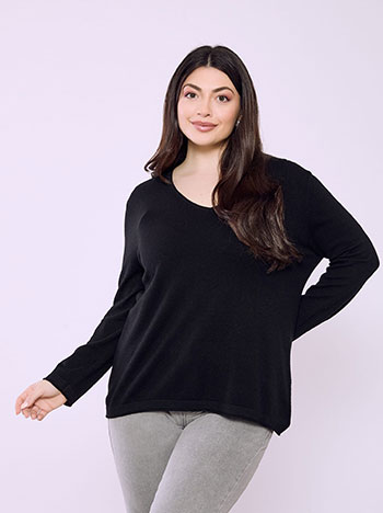 Sweater with raw details in black